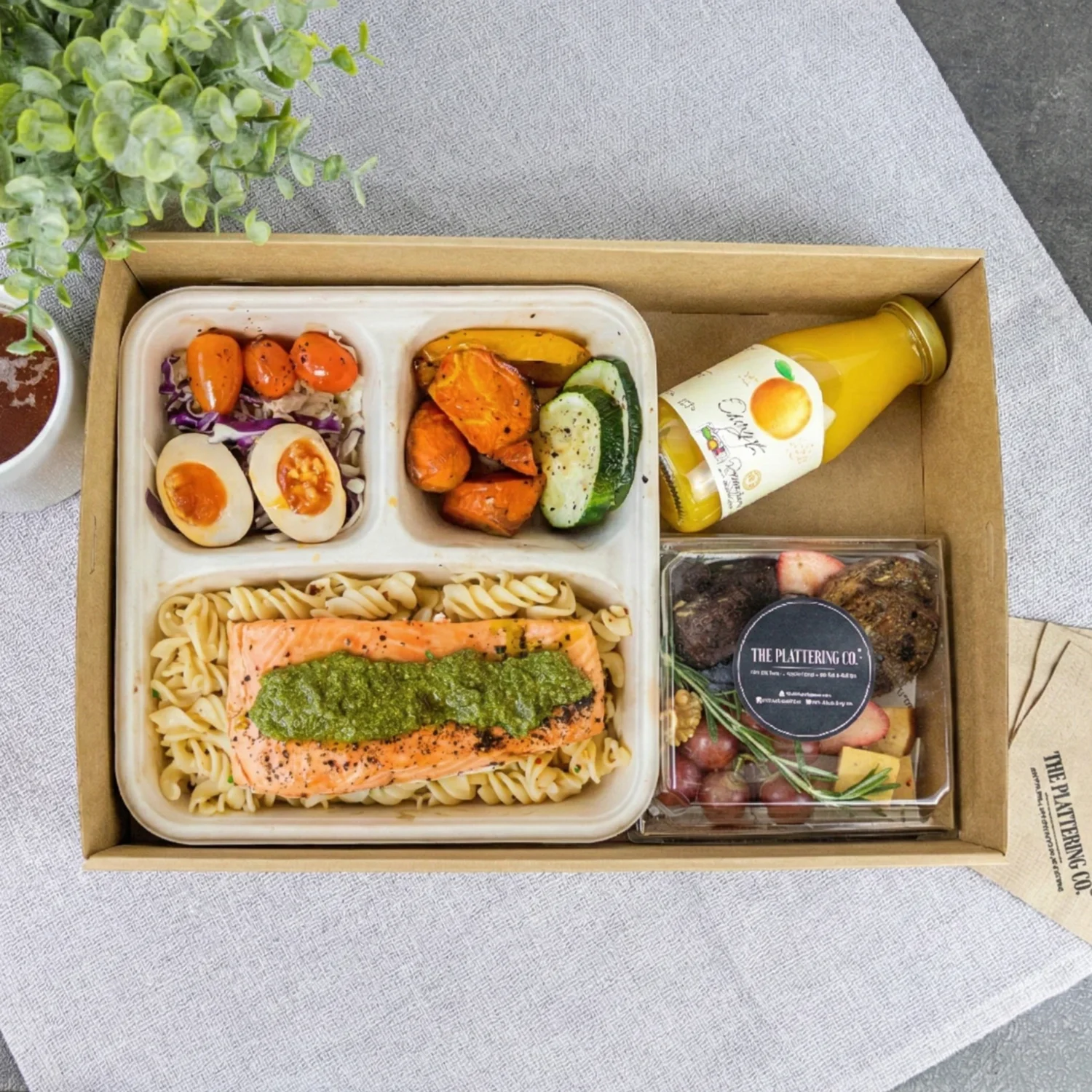 Appreciation Box - Basil Pesto Oven-baked Salmon with Fusilli Aglio Olio Bento