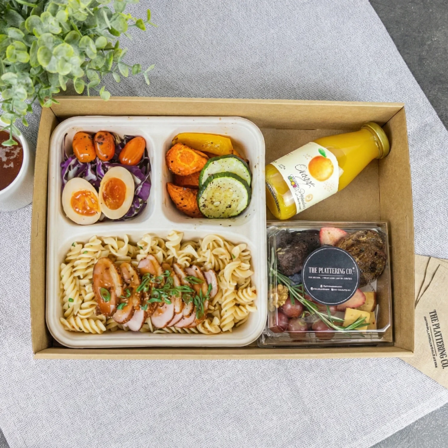 Appreciation Box - Tender Smoked Duck with Fusilli Aglio Olio Bento